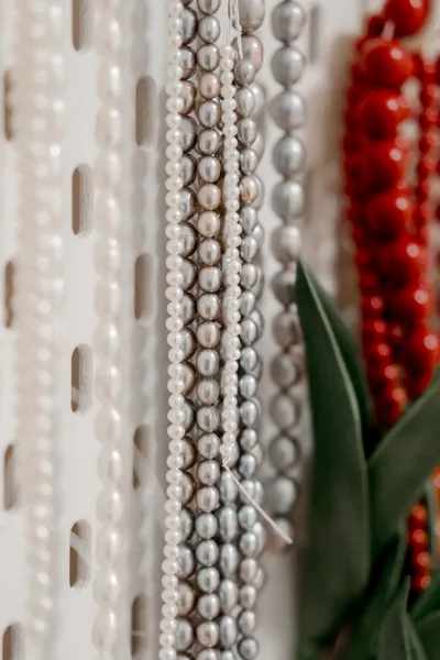 חומרי גלם לתכשיטים – שרשראות כסף, חרוזים ואבני חן